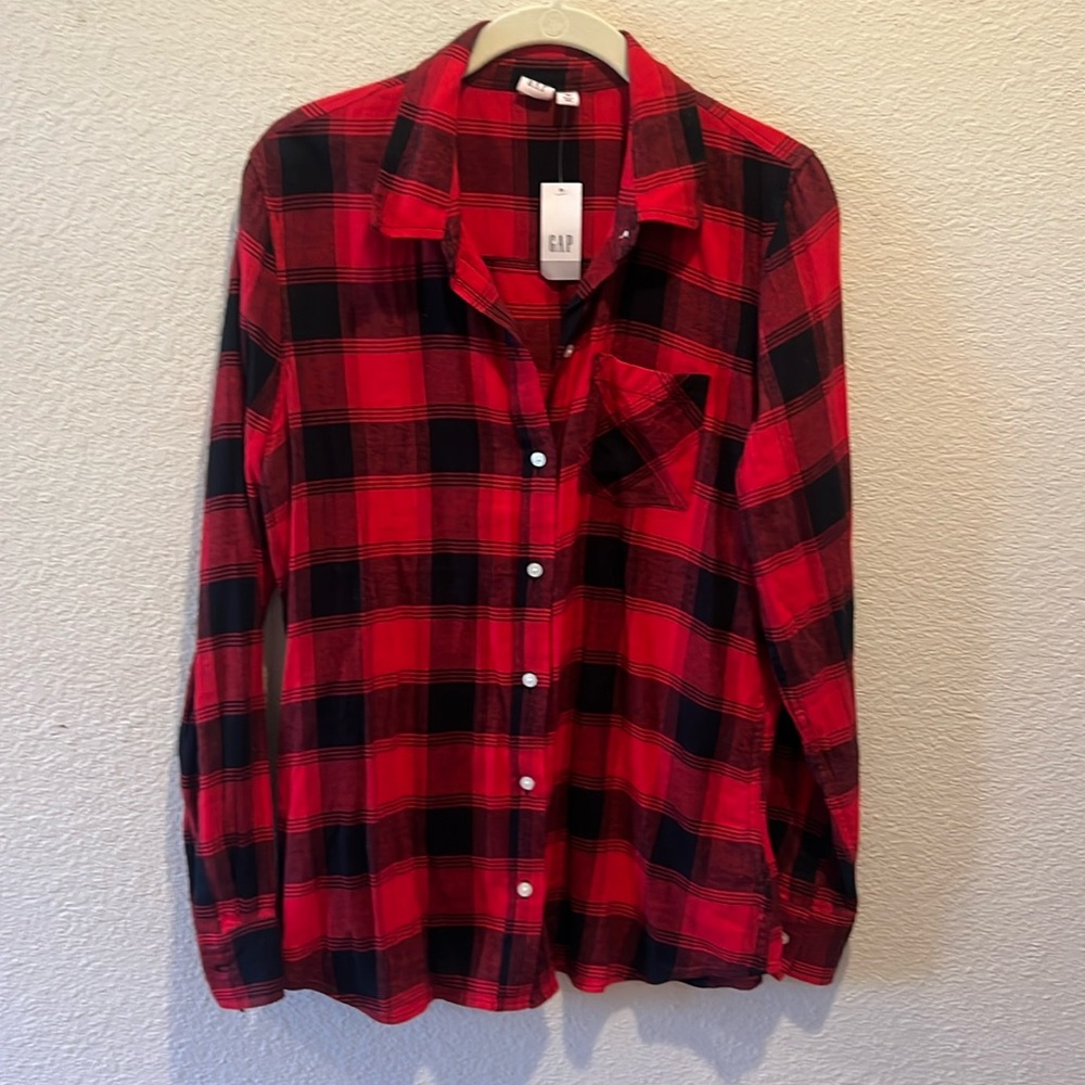 NWT Gap red plaid flannel shirt, size m
